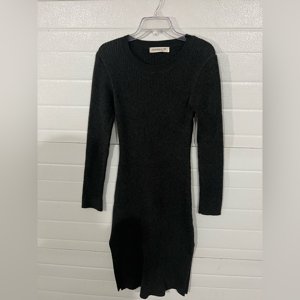 Nwt boutique fourteen and 9th long sweater dress size large